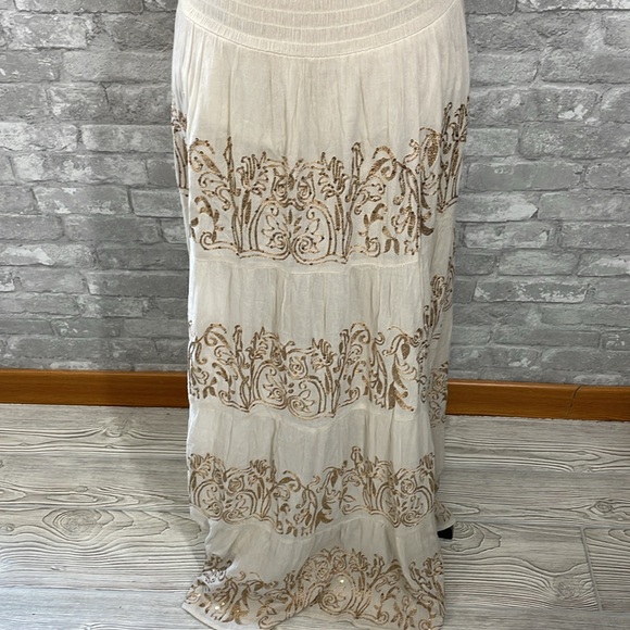 Boston Proper Bamboo Sequin Peasant
Maxi Dress - Picture 6 of 10